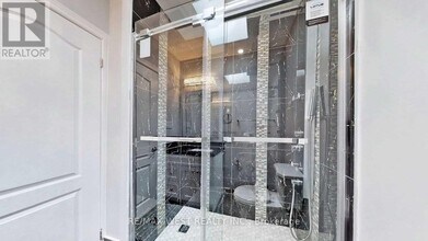 656 Sheppard Ave W in Toronto, ON - Building Photo - Building Photo