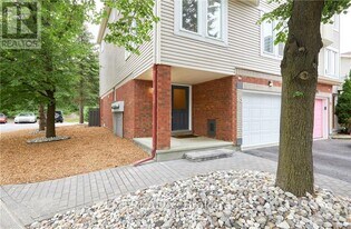 83 Corsica Private in Ottawa, ON - Building Photo