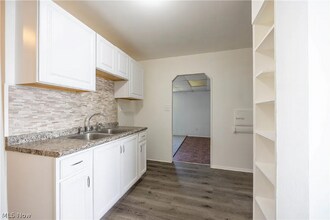 19802 Meadowlark Ln in Warrensville Heights, OH - Building Photo - Building Photo