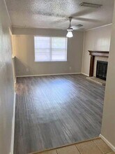 806 Phillips Dr in Ennis, TX - Building Photo - Building Photo