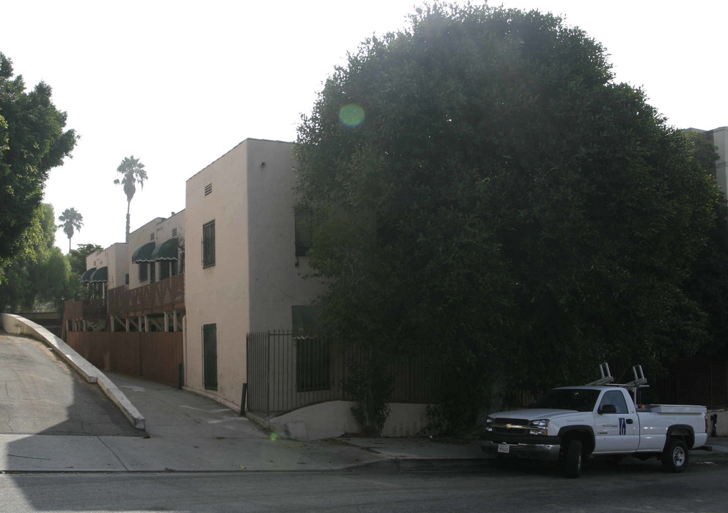 2040 Argyle Ave in Los Angeles, CA - Building Photo