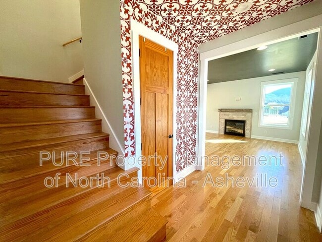 40 Ted Linn Dr in Fairview, NC - Building Photo - Building Photo