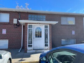 1695 N Joliet St in Aurora, CO - Building Photo