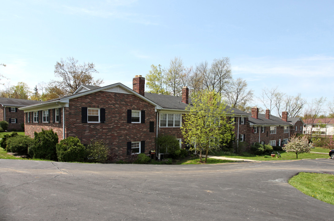 Carriage Hill Apartments in Chagrin Falls, OH - Building Photo