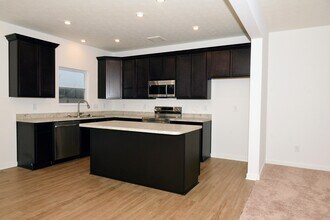 130 Dusky Willow Dr in Reynoldsburg, OH - Building Photo - Building Photo