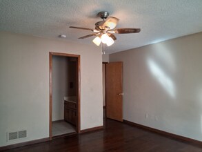 10814 W 116th Terrace in Overland Park, KS - Building Photo - Building Photo