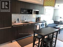 80 Queens Wharf Rd in Toronto, ON - Building Photo