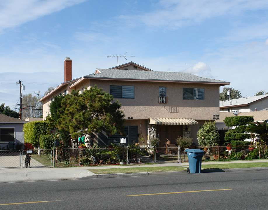 10861 Walnut St in Los Alamitos, CA - Building Photo