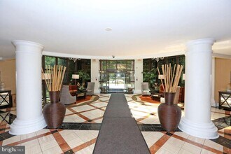 10101 Grosvenor Pl in Rockville, MD - Building Photo - Building Photo