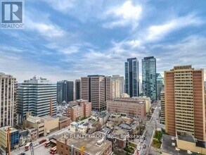 33 Charles St E in Toronto, ON - Building Photo - Building Photo