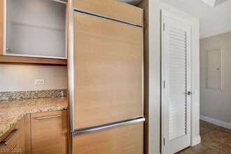 222 Karen Ave in Las Vegas, NV - Building Photo - Building Photo