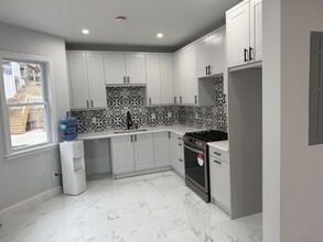 975 N Main St in Waterbury, CT - Building Photo - Building Photo