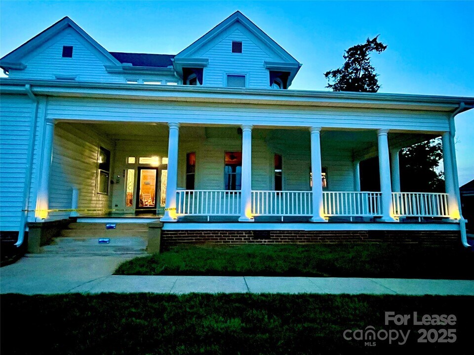 409 N Main St in China Grove, NC - Building Photo