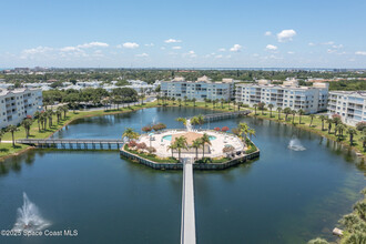 8931 Lake Dr in Cape Canaveral, FL - Foto de edificio - Building Photo