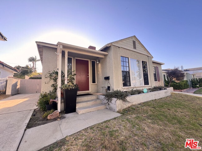 7311 Dunfield Ave in Los Angeles, CA - Building Photo - Building Photo