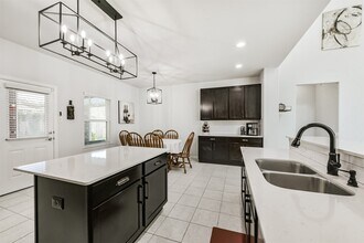 10018 Chase Ct in Baytown, TX - Building Photo - Building Photo