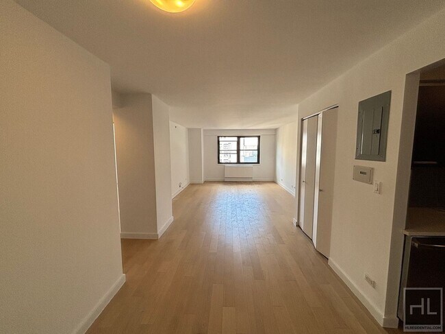 East 39th Street in New York, NY - Building Photo - Building Photo