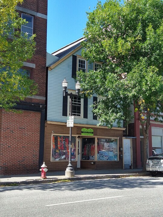 337 Lisbon St, Unit 2 in Lewiston, ME - Building Photo