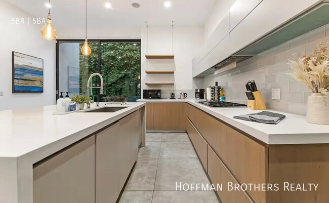 744 N Cherokee Ave in Los Angeles, CA - Building Photo - Building Photo