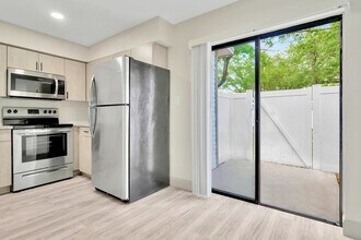 Temple Crest Townhomes in Tampa, FL - Building Photo - Building Photo
