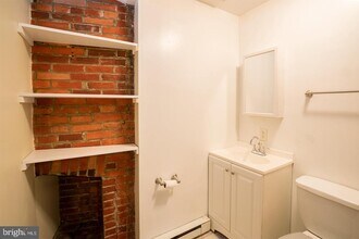 1122 E Passyunk Ave in Philadelphia, PA - Building Photo - Building Photo
