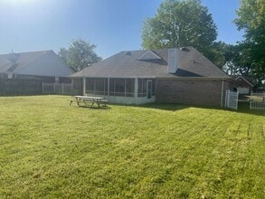 6736 Oakmoor Cir S in Bartlett, TN - Building Photo - Building Photo