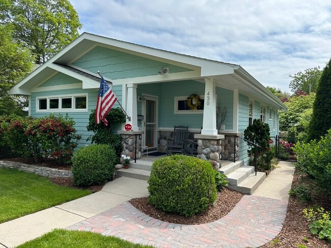 property at 430 N Elmwood Ave