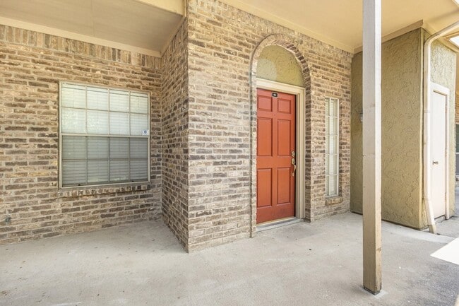 5740 Martel Ave, Unit B3 in Dallas, TX - Building Photo - Building Photo