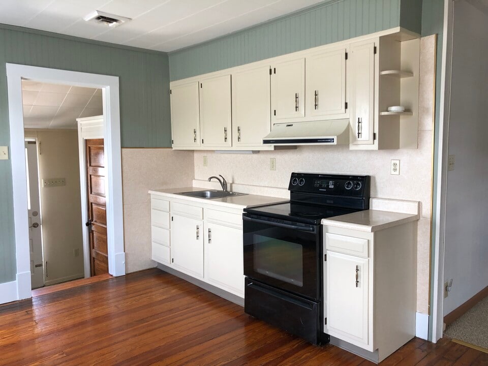 223 Spring Garden St in Leesport, PA - Building Photo