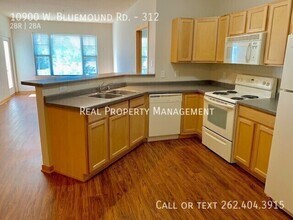 10900 W Bluemound Rd in Wauwatosa, WI - Building Photo - Building Photo