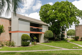 Southwest Village in Stafford, TX - Foto de edificio - Building Photo