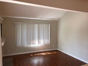 24352 Dover Ln in Hayward, CA - Building Photo - Building Photo