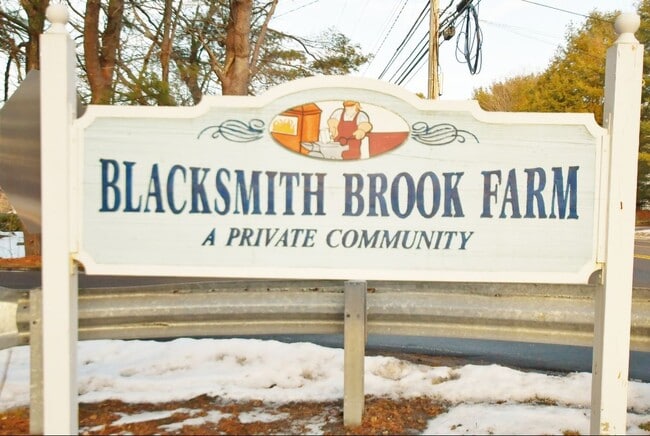 54 Blacksmith Rd in Wells, ME - Foto de edificio - Building Photo