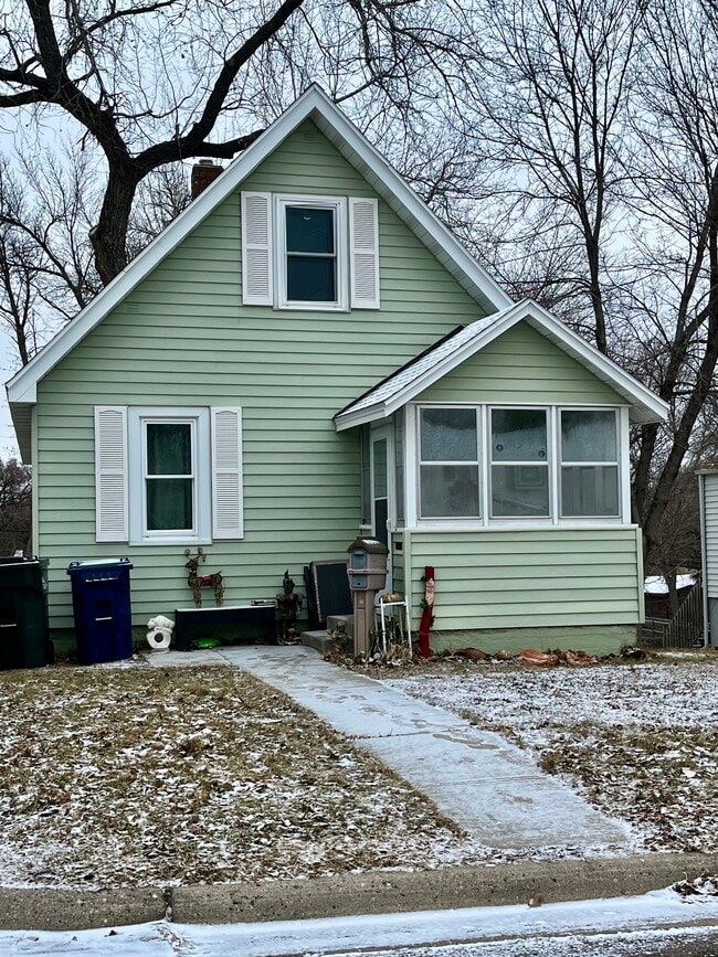 property at 630 W 7th Ave