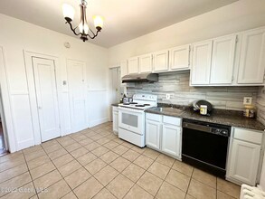 1064 Washington Ave in Albany, NY - Building Photo - Building Photo
