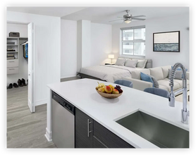 51 SW 11th St in Miami, FL - Foto de edificio - Building Photo