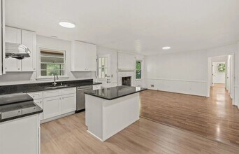 5227 Bush River Rd in Columbia, SC - Building Photo - Building Photo