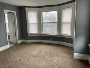84 Rhodes Ave, Unit 4 in Akron, OH - Building Photo - Building Photo
