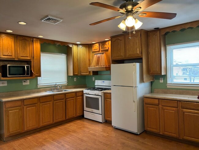 702 Edmunds Ave in Union Beach, NJ - Building Photo - Building Photo