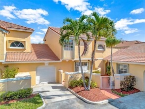 11307 Lakeview Dr in Coral Springs, FL - Building Photo - Building Photo