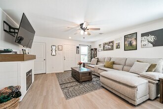 138 Austin Rd in Angleton, TX - Building Photo - Building Photo