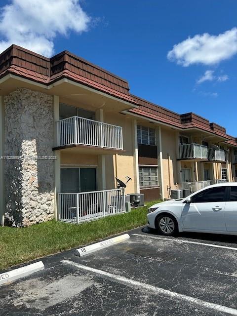 5275 SW 77th Ct in Miami, FL - Foto de edificio
