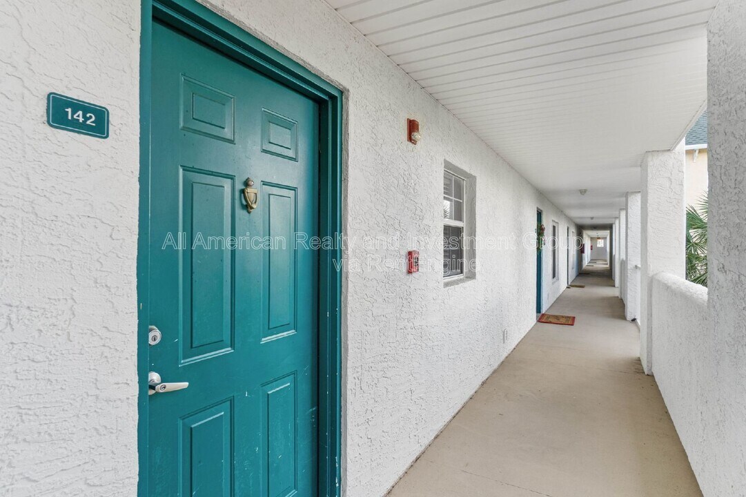 4276 Calinda Ln, Unit Apt 142 in Niceville, FL - Foto de edificio