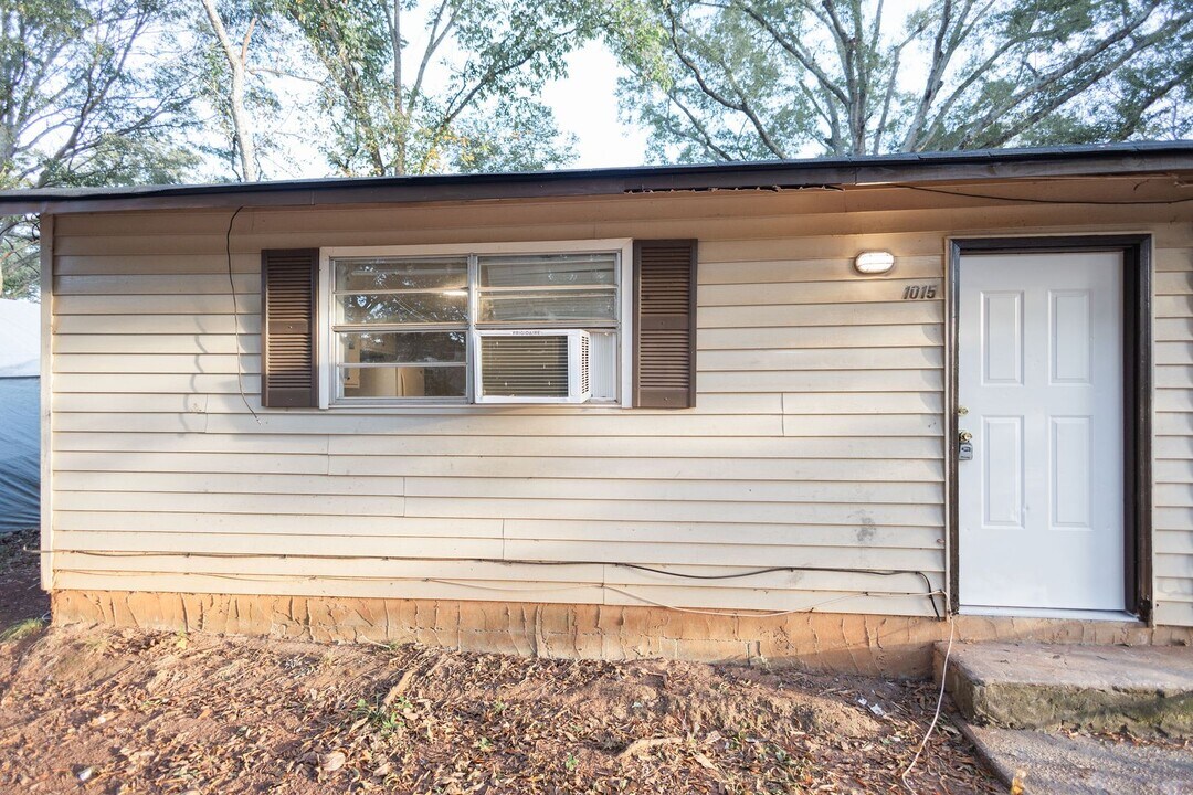 1013 W Slaton Ave in Griffin, GA - Building Photo