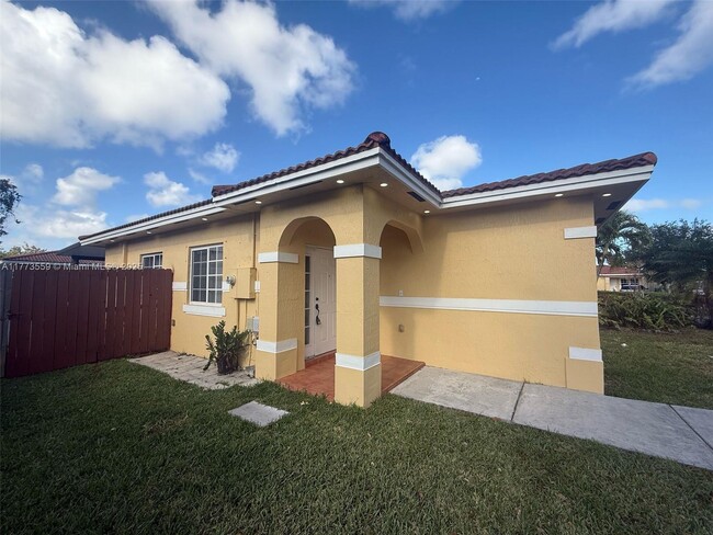 12225 SW 215th Terrace in Miami, FL - Building Photo - Building Photo