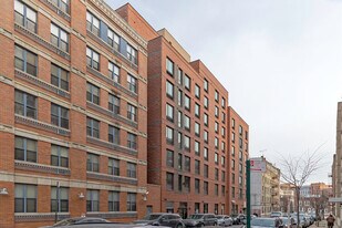 915 Elsmere Pl in Bronx, NY - Building Photo