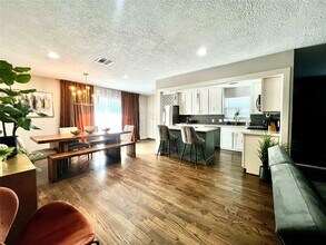 5719 Viking Dr in Houston, TX - Building Photo - Building Photo