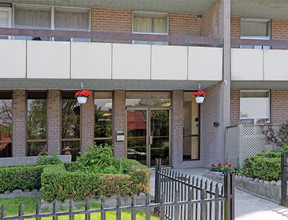 Lakeshore Towers in Toronto, ON - Building Photo - Building Photo