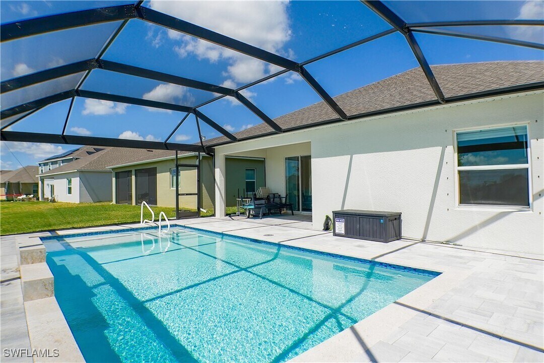 8925 Cascade Price Cir in North Fort Myers, FL - Building Photo