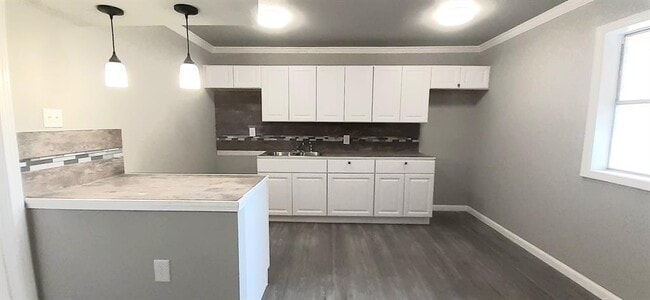 221 Caylor St photo'